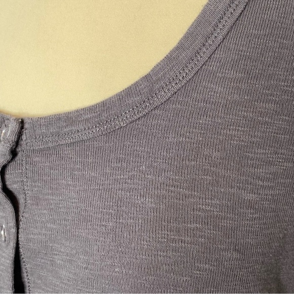 Flirtitude Active Grey Snap Front Crop Top - Picture 4 of 6